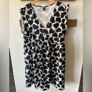 Emery Rose| Novelty Print, HEART print Mini Dress in Black & White•••Babydoll